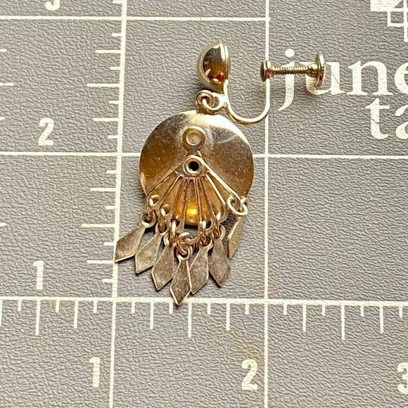 Vintage Floral Filigree Dangle Screw-Back Earrings Gold-Tone - Picture 9 of 9